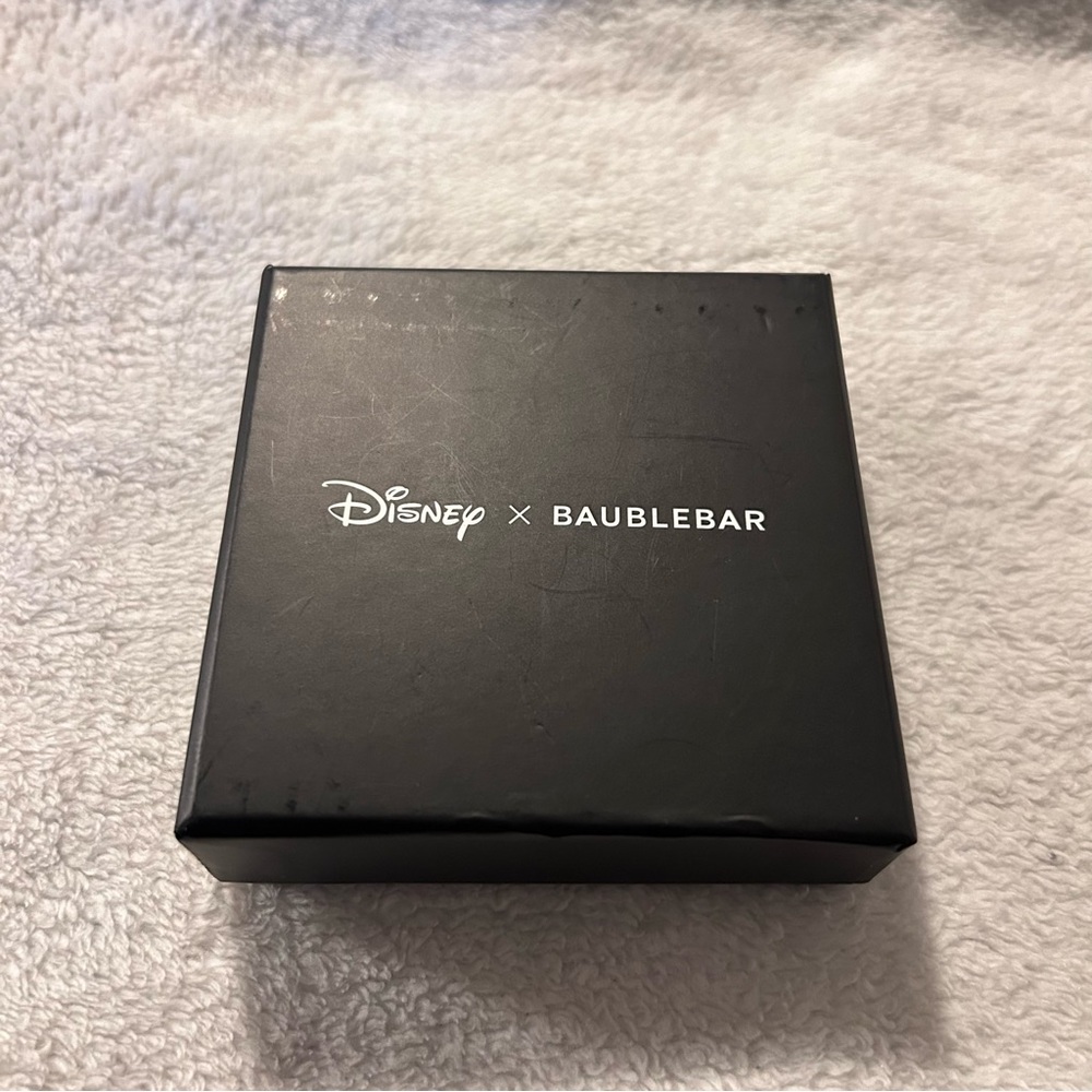 Disney x BaubleBar Mickey Mouse Outline Hoop Earrings in Red NEW - Picture 3 of 3